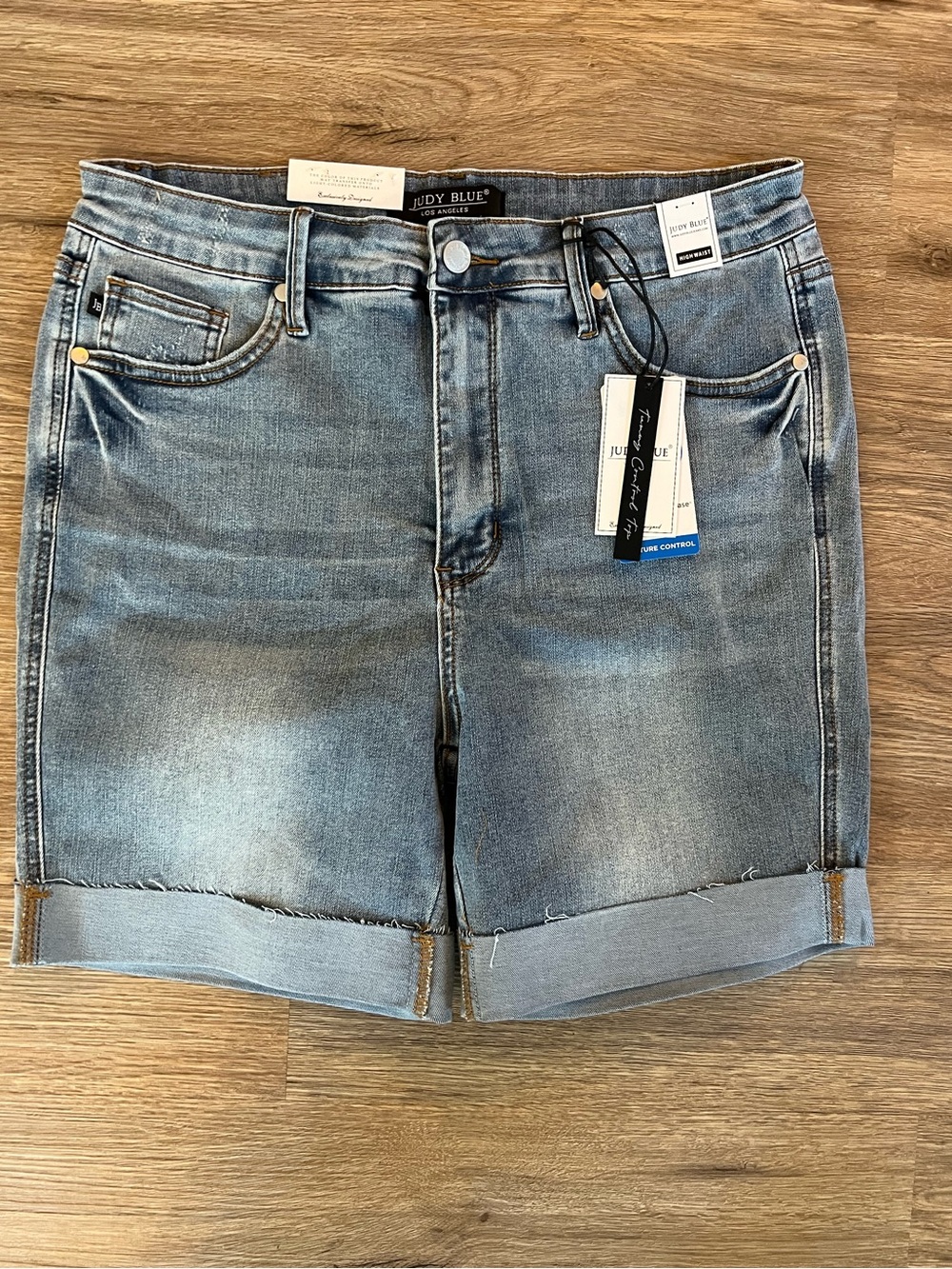 Judy Blue Light Wash Rolled Hem Denim Shorts XL NWT